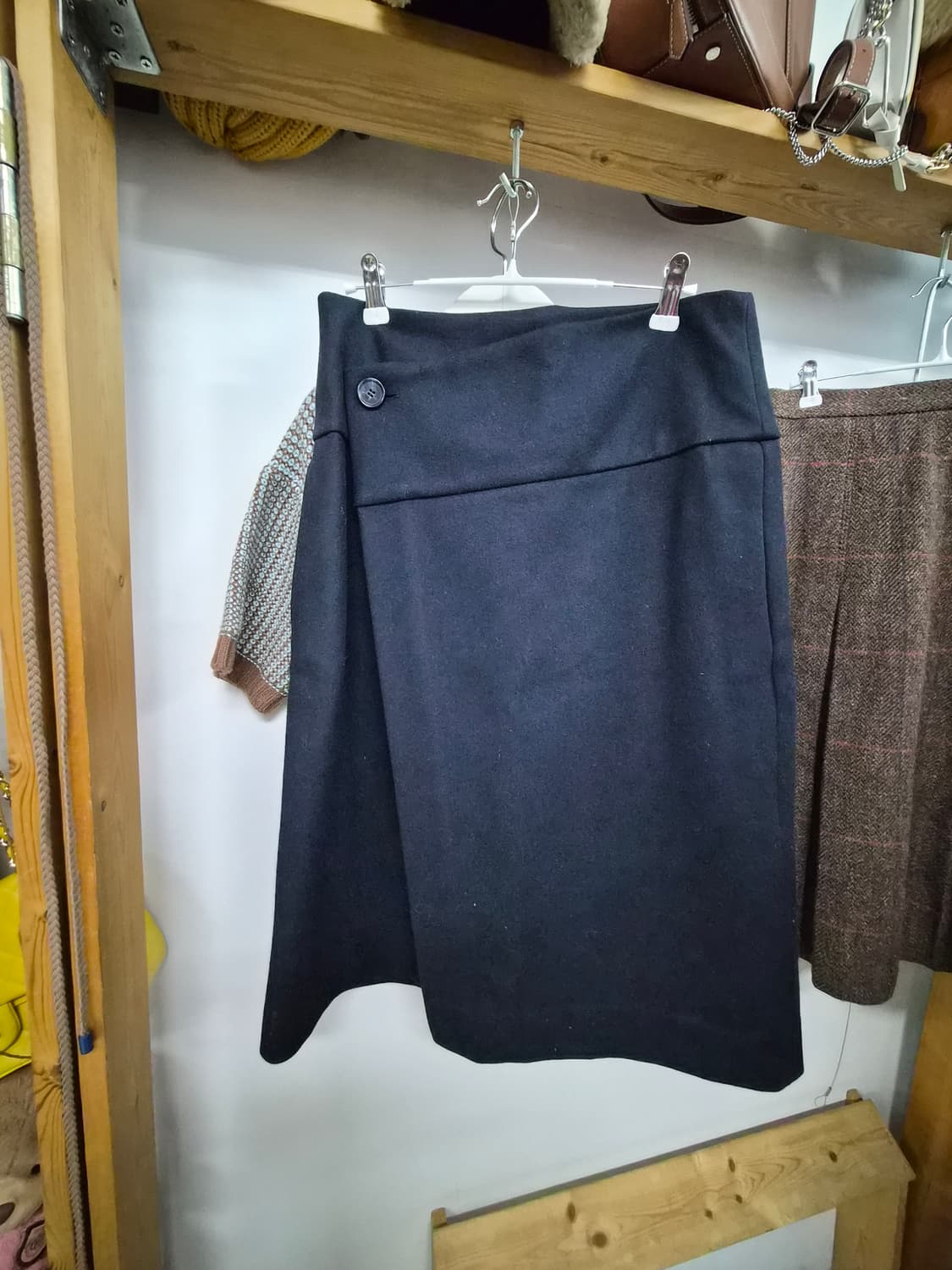 앤아더스토리즈 자수울니트. 코스울 랩스커트 상품이미지10