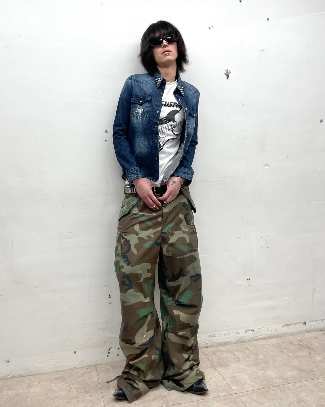 Distressed Spike Stud Denim Shirt  상품이미지7