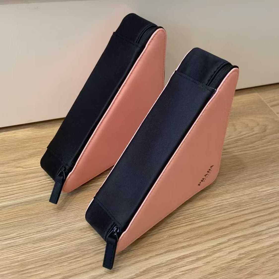 프라다뷰티 삼각 파우치 핑크 상품이미지5