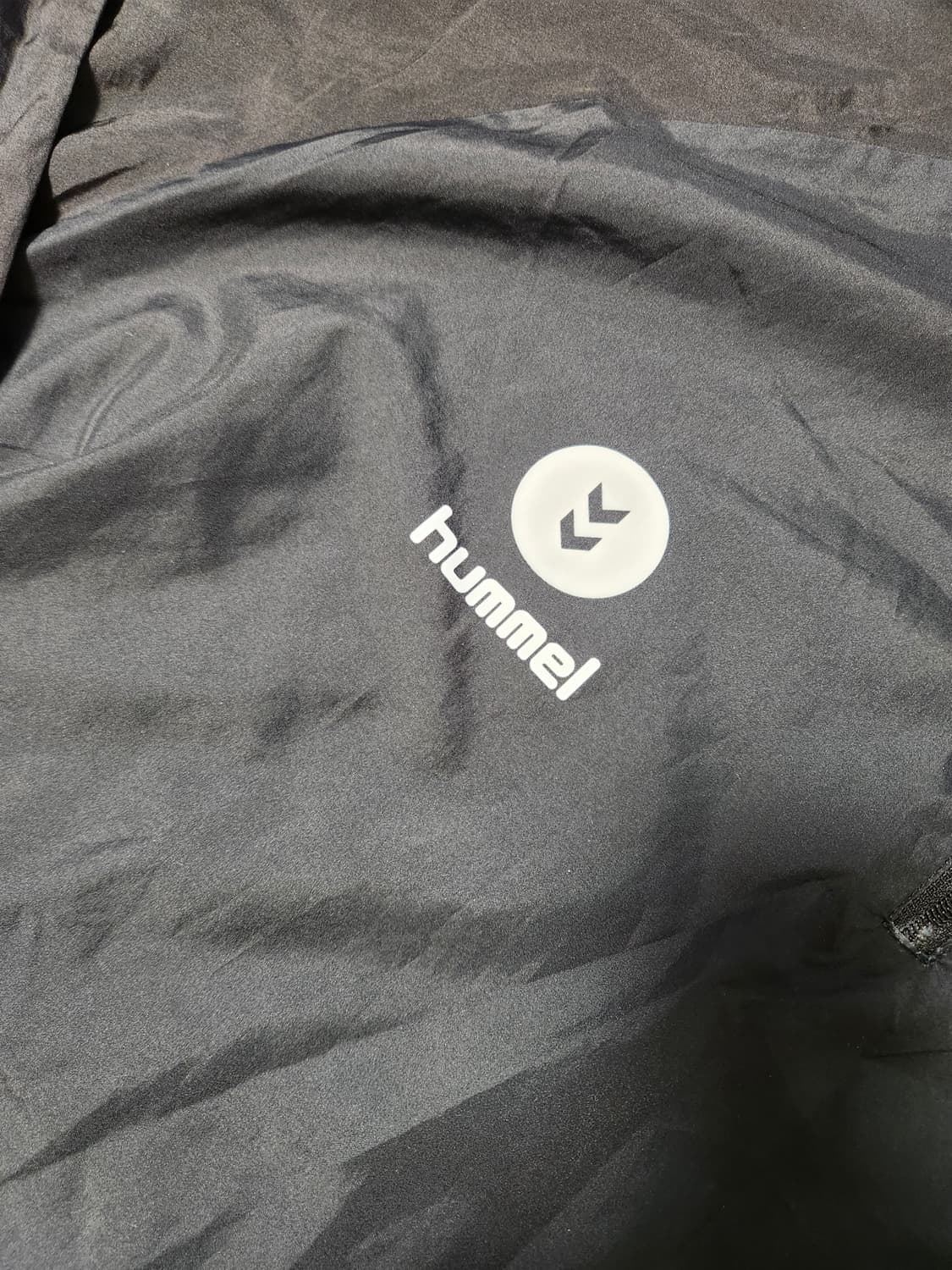 험멜 바람막이 풀오버 블랙 우븐 아노락 L~XL

사이즈 2xl인데 생각 상품이미지2