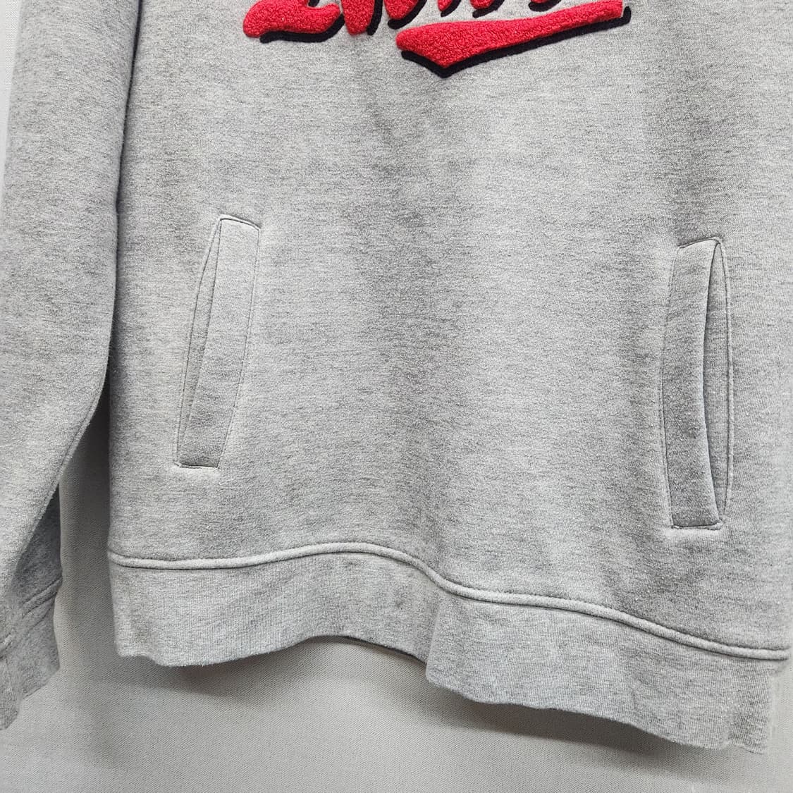 뉴에라 빅로고 자수 주머니 디테일 맨투맨 L 상품이미지3