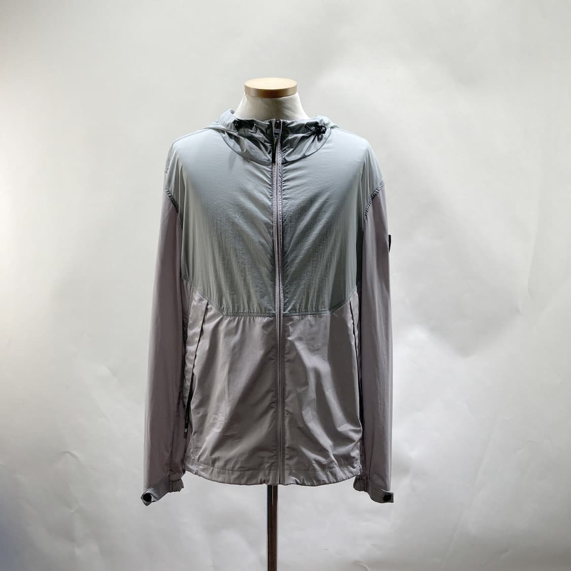 내셔널지오그래픽 남 경량바람막이 100 상품이미지1