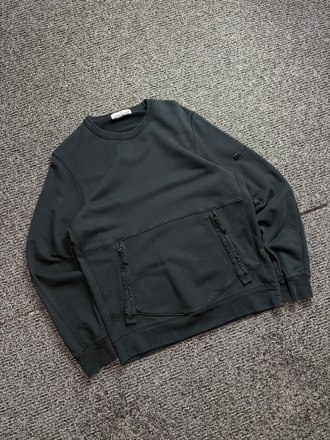 스톤아일랜드 정품 포켓 디테일 블랙 맨투맨 2511 상품이미지1