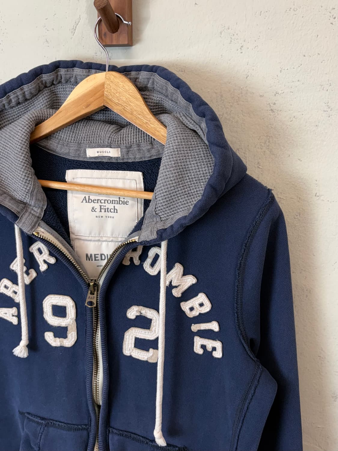 아베크롬비 네이비 스펠로고 헤비 후드집업 상품이미지4