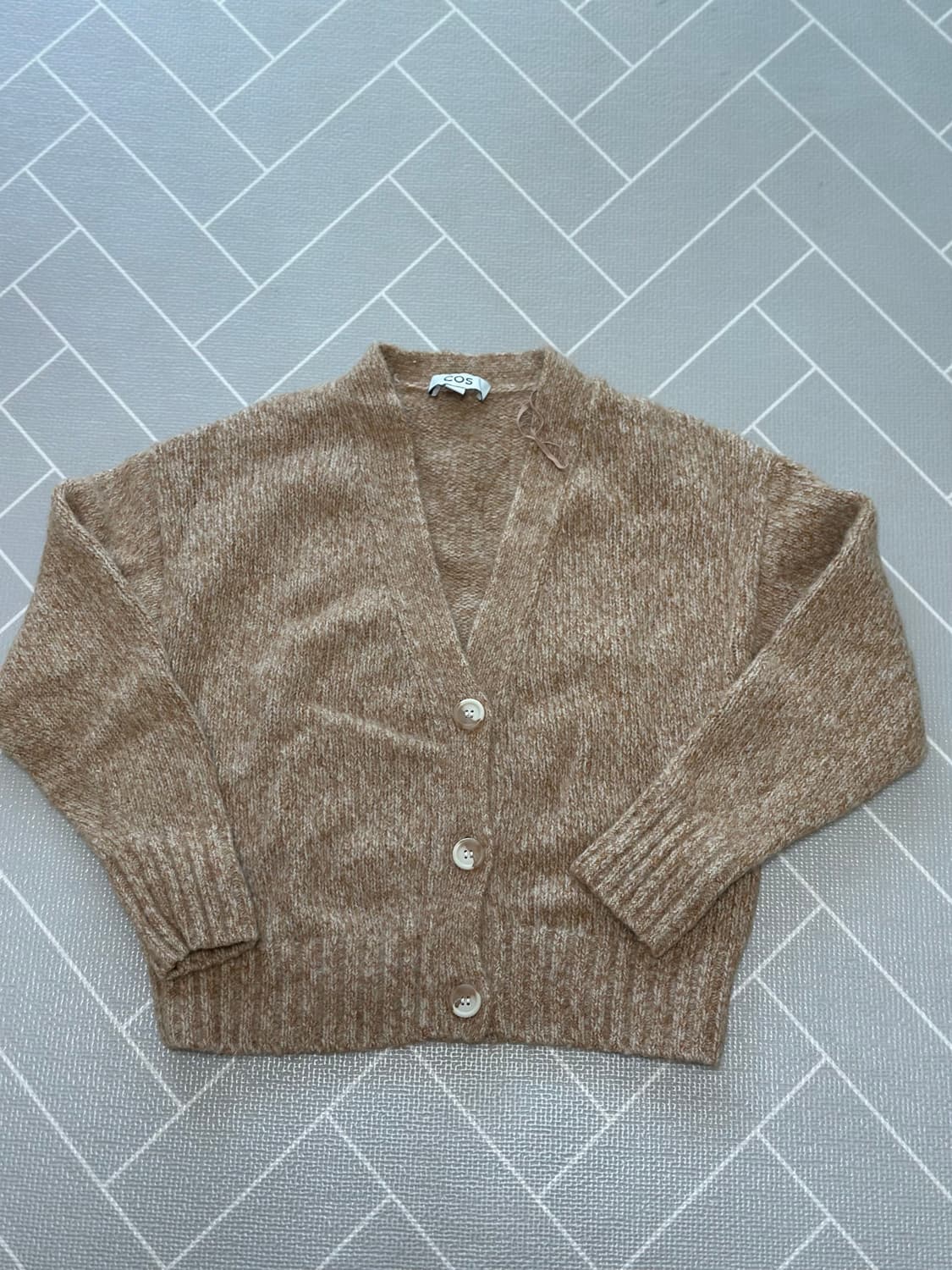 COS 브이넥 가디건 베이지 S 상품이미지1