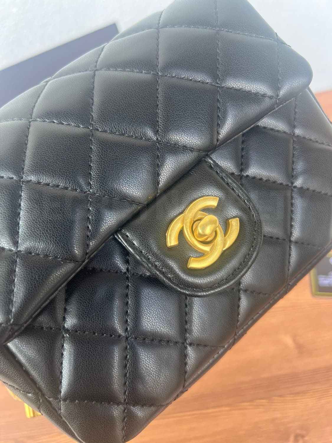 샤넬VIP 기프트 노벨티 골든볼 크로스백 한정판 샤넬뷰티가방 상품이미지2