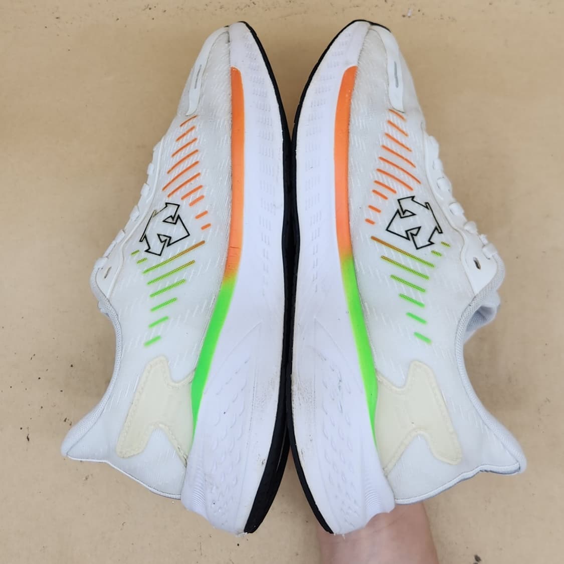 데상트 에너자이트 런닝화 255 상품이미지5