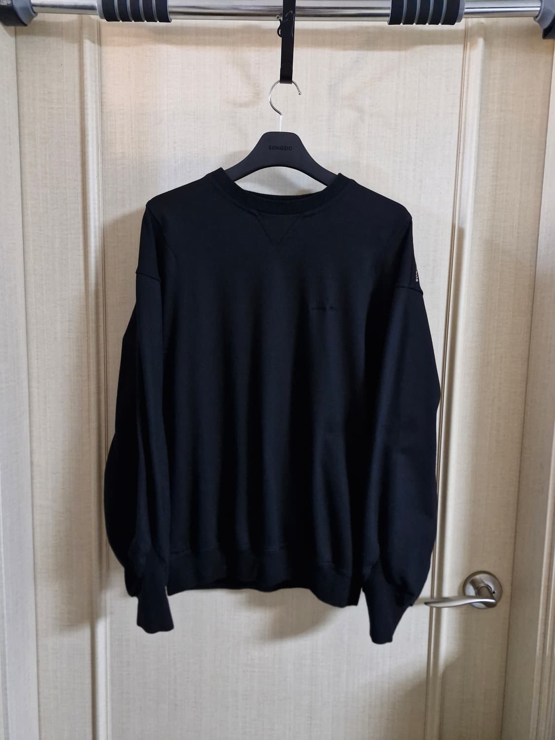 송지오 옴므 알렉산더 자수 크루넥 맨투맨 46 블랙 상품이미지2