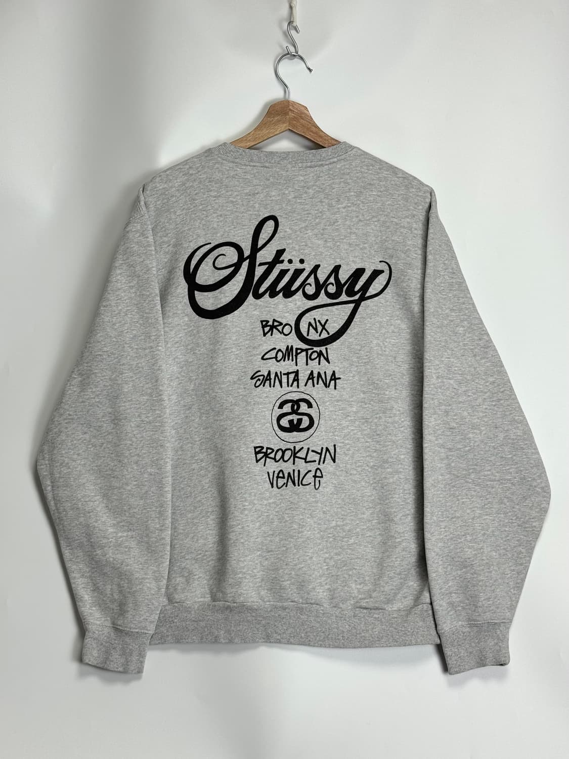 도버 스트릿 마켓 X 스투시 월드투어 그레이 맨투맨 스웻셔츠 상품이미지2