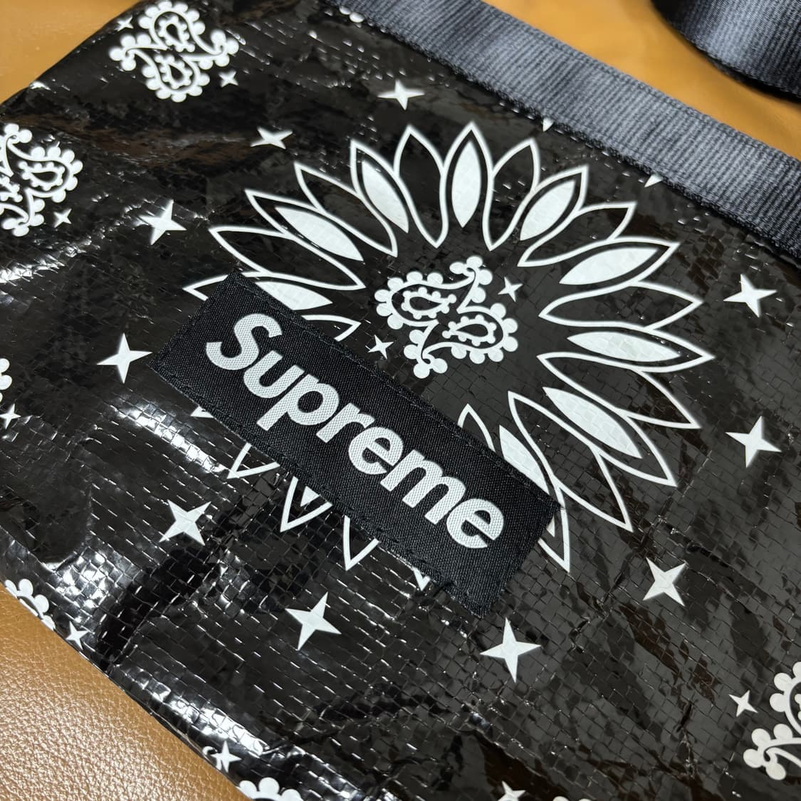Supreme 슈프림 반다나 블랙 타프 사이드백 샤코슈 가방 상품이미지3