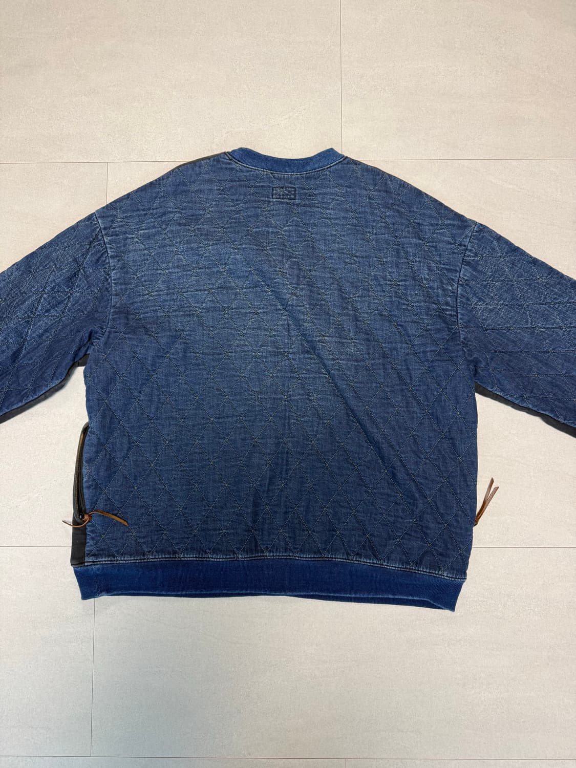 캐피탈 플리스 X 데님 퀼팅 투톤 빅 스웨트셔츠 인디고 3사이즈 5회미만 상품이미지2