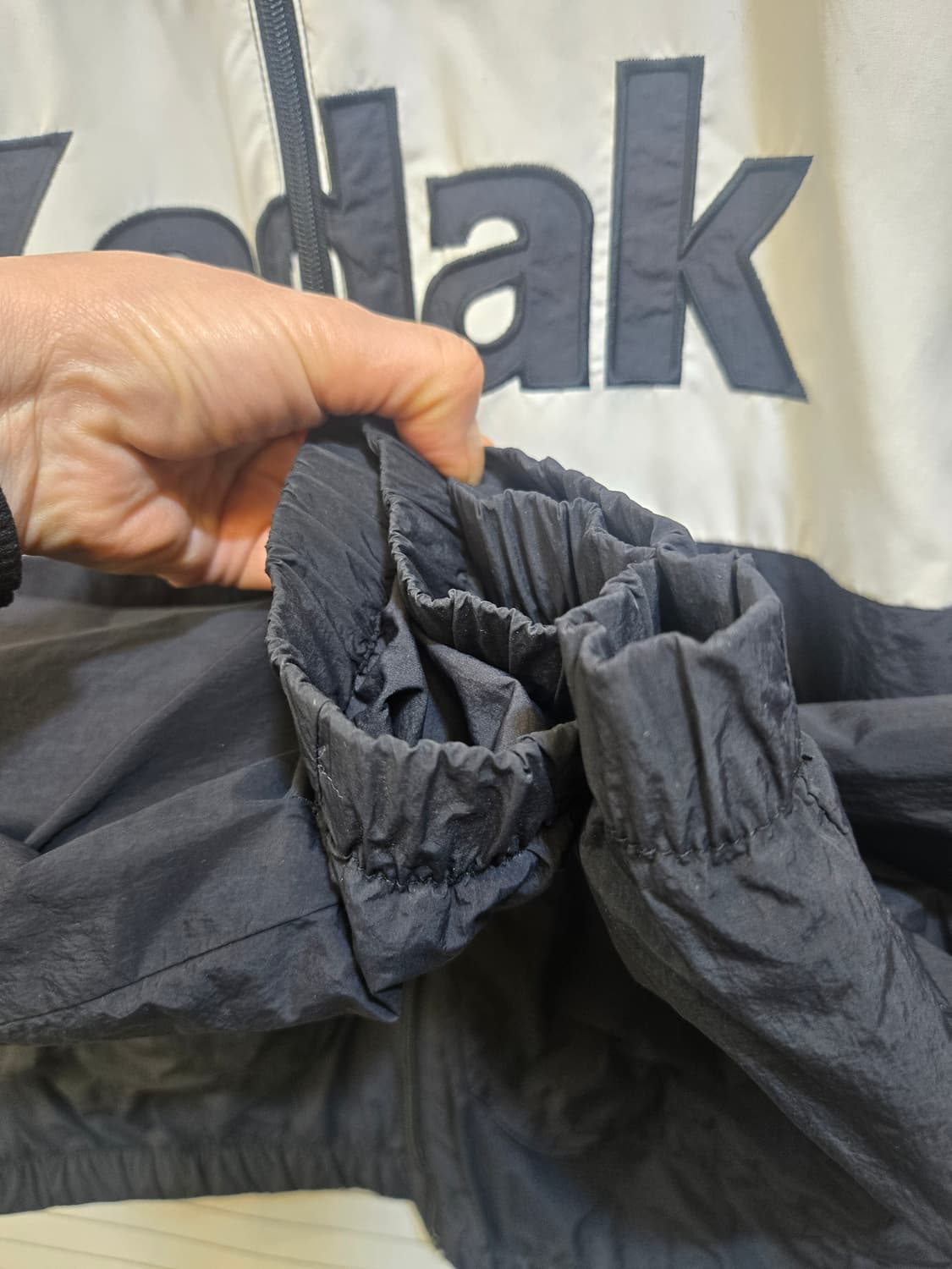 코닥 우븐 블랙 빅로고 짚업자컷 상품이미지4