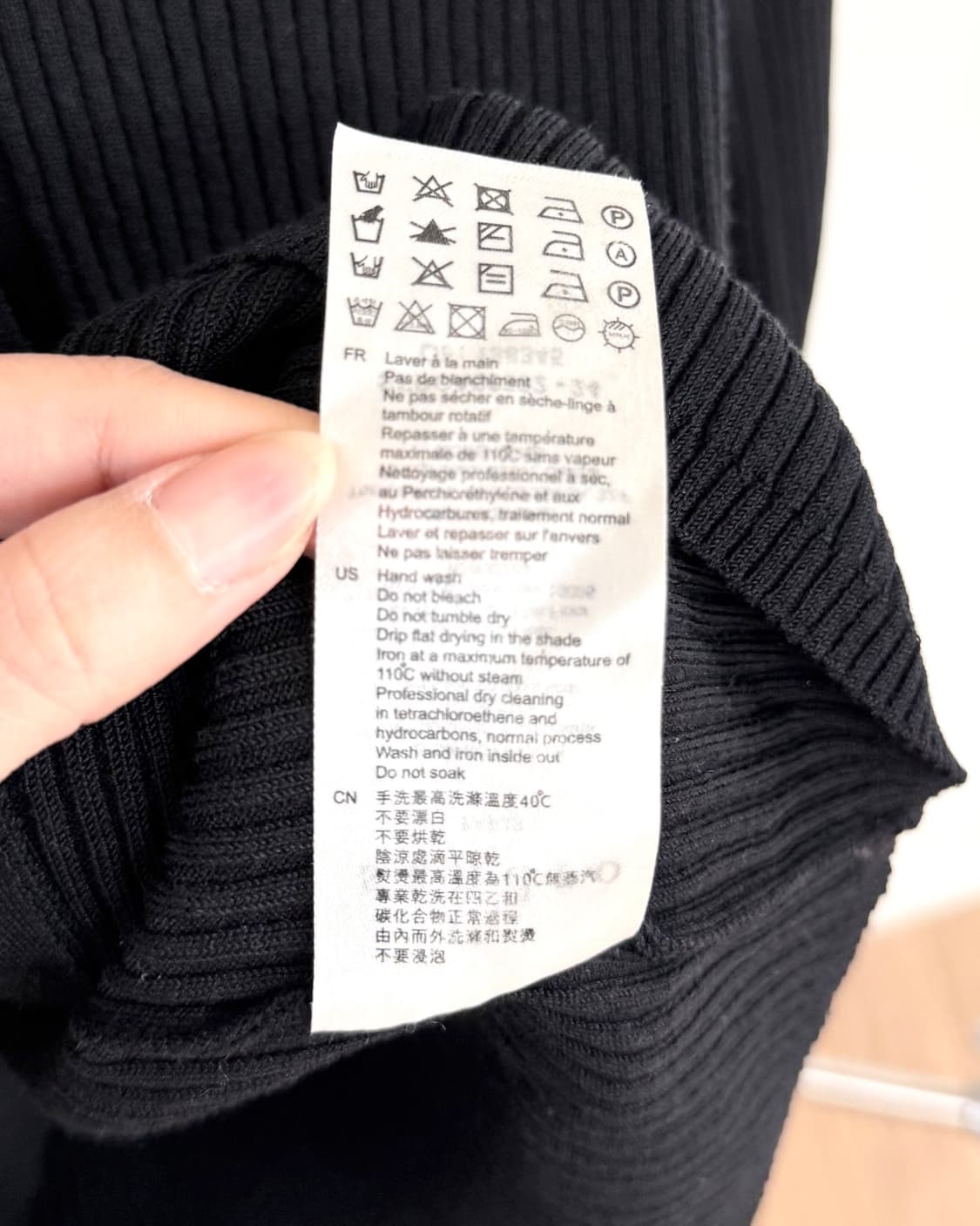 산드로 블랙 빅버튼 브이넥 리브드 가디건  상품이미지9