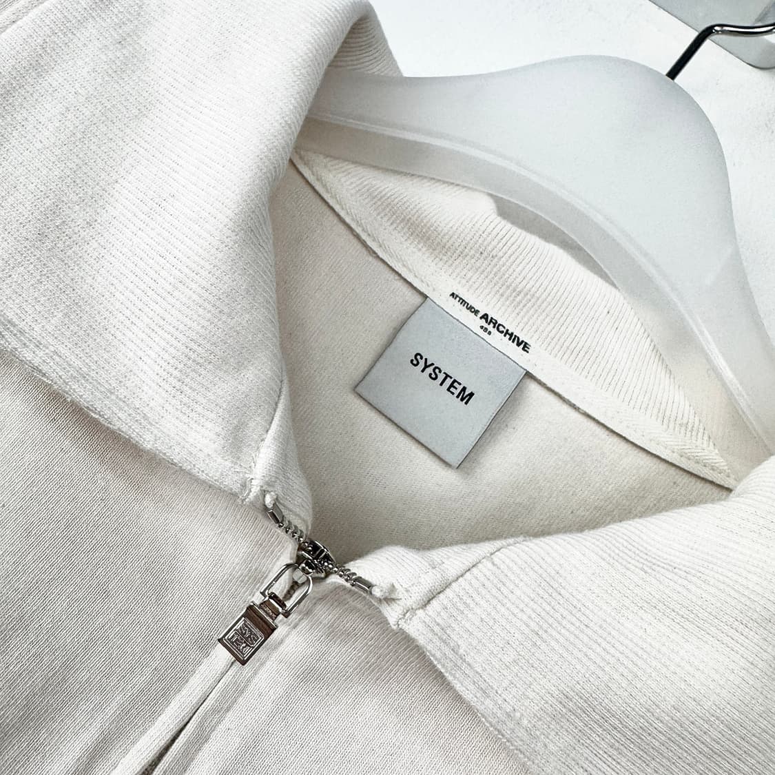 시스템 하프 집업 레터링 크롭 탑 상품이미지4