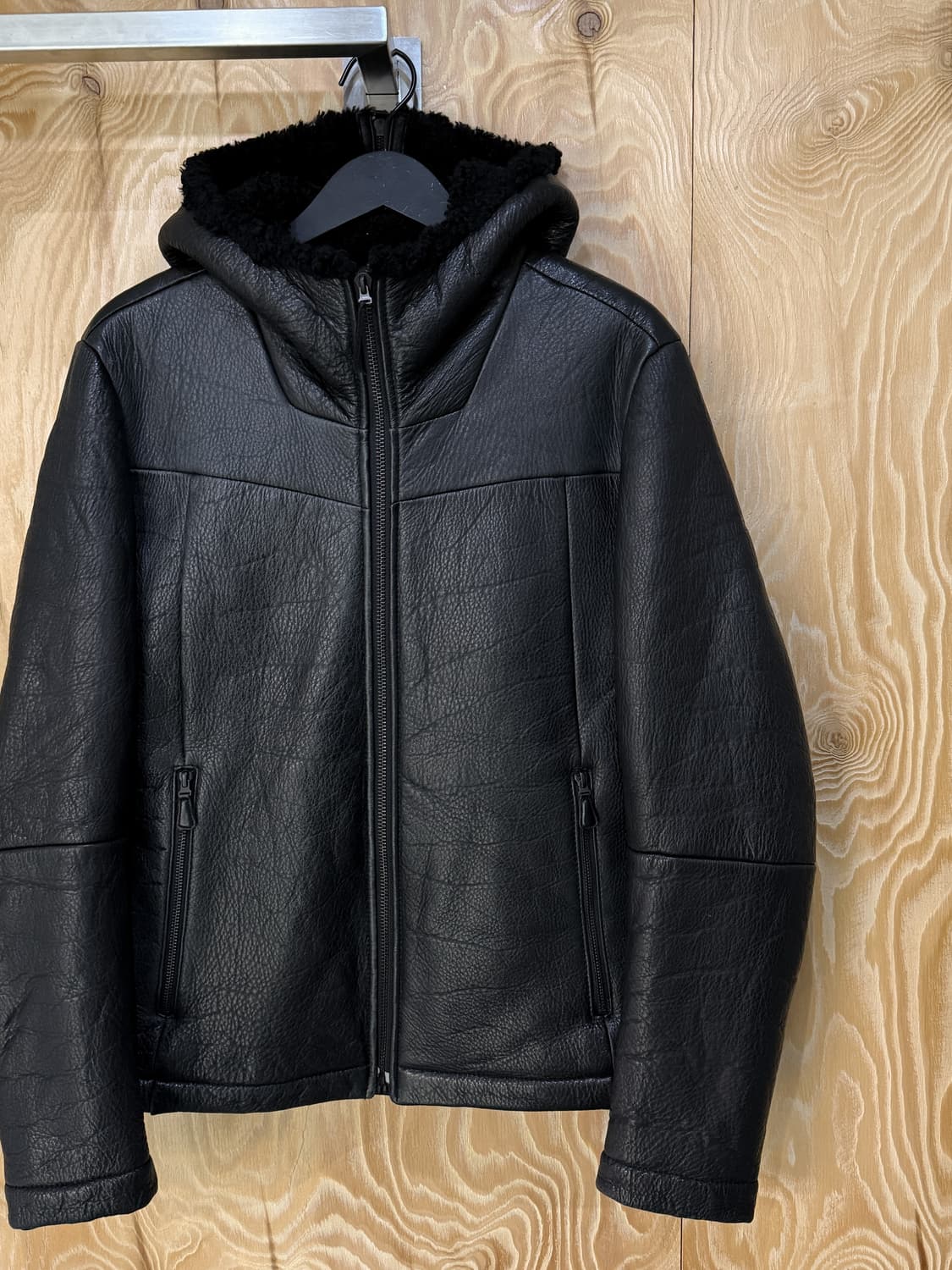 띠어리 10FW 시어링 레더 후드 무스탕 상품이미지5