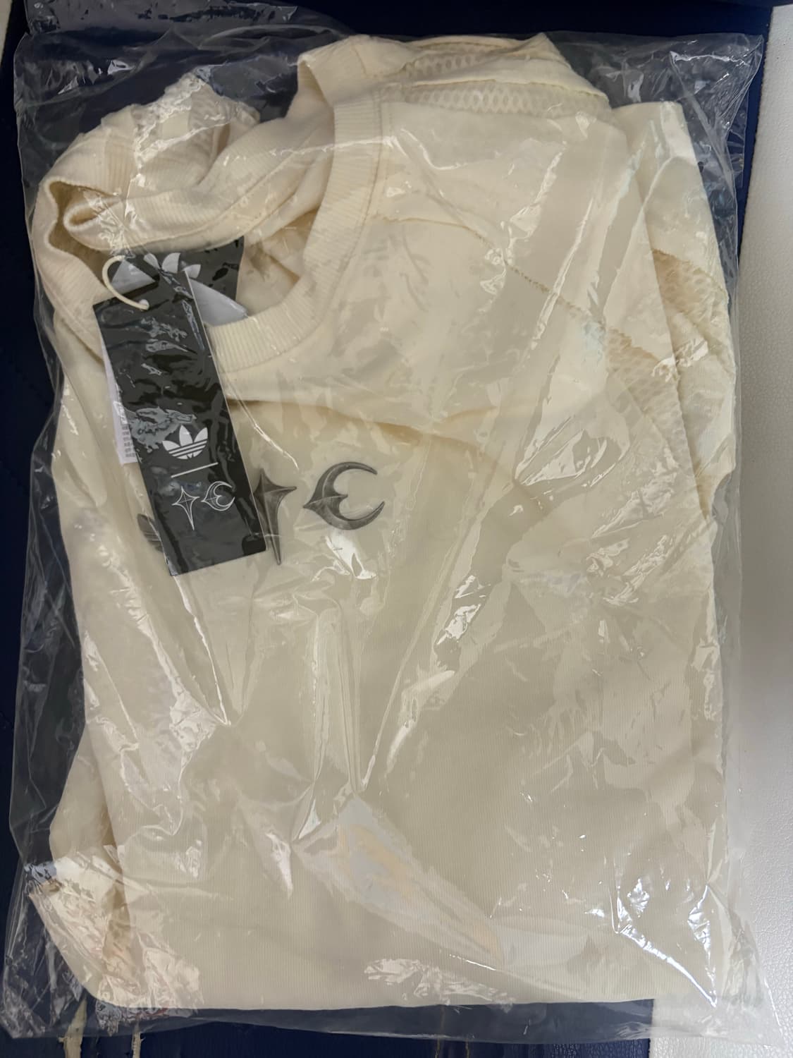 떠그클럽 아디다스 롱슬리브 크림화이트 상품이미지1