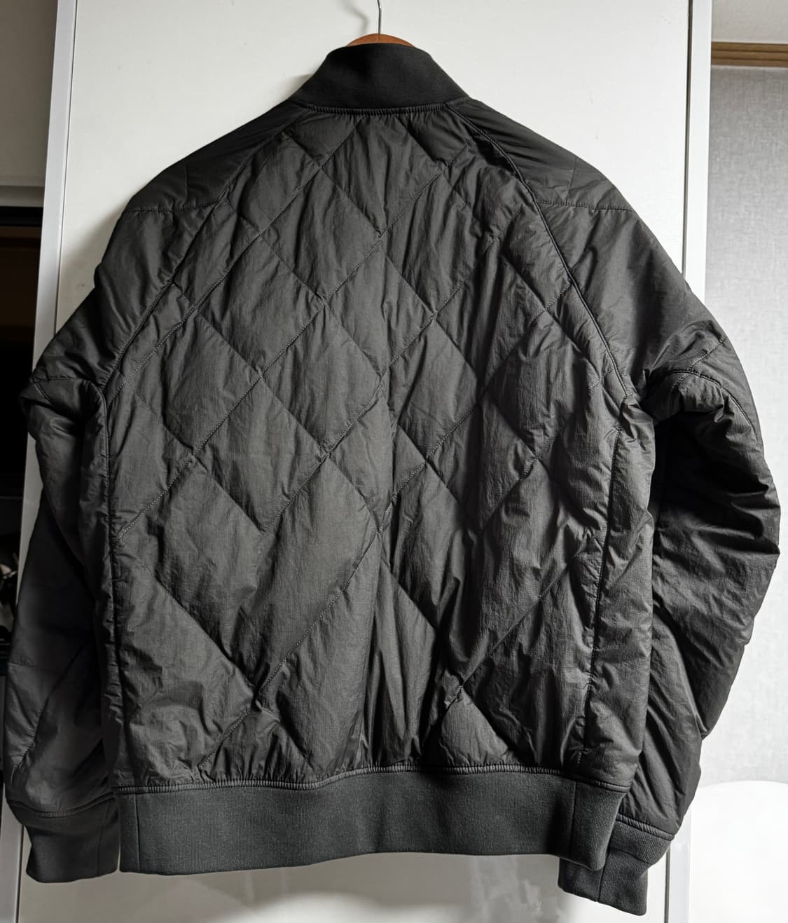 유니클로X화이트마운티니어링 리사이클 하이브리드 다운재킷 올리브 m 상품이미지6