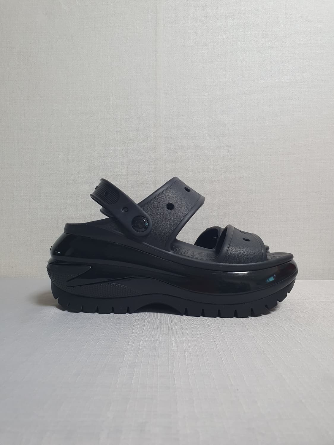 크록스 클래식 메가 크러쉬 샌들 블랙 W6 230mm 상품이미지6