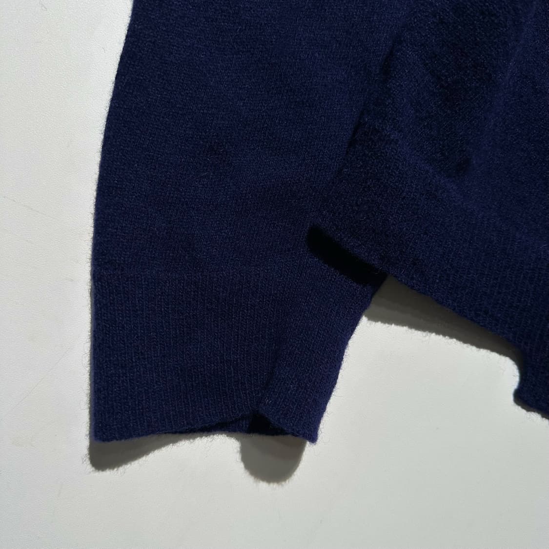 (새상품) 스탠드얼론 크롭 니트 가디건 네이비 상품이미지5