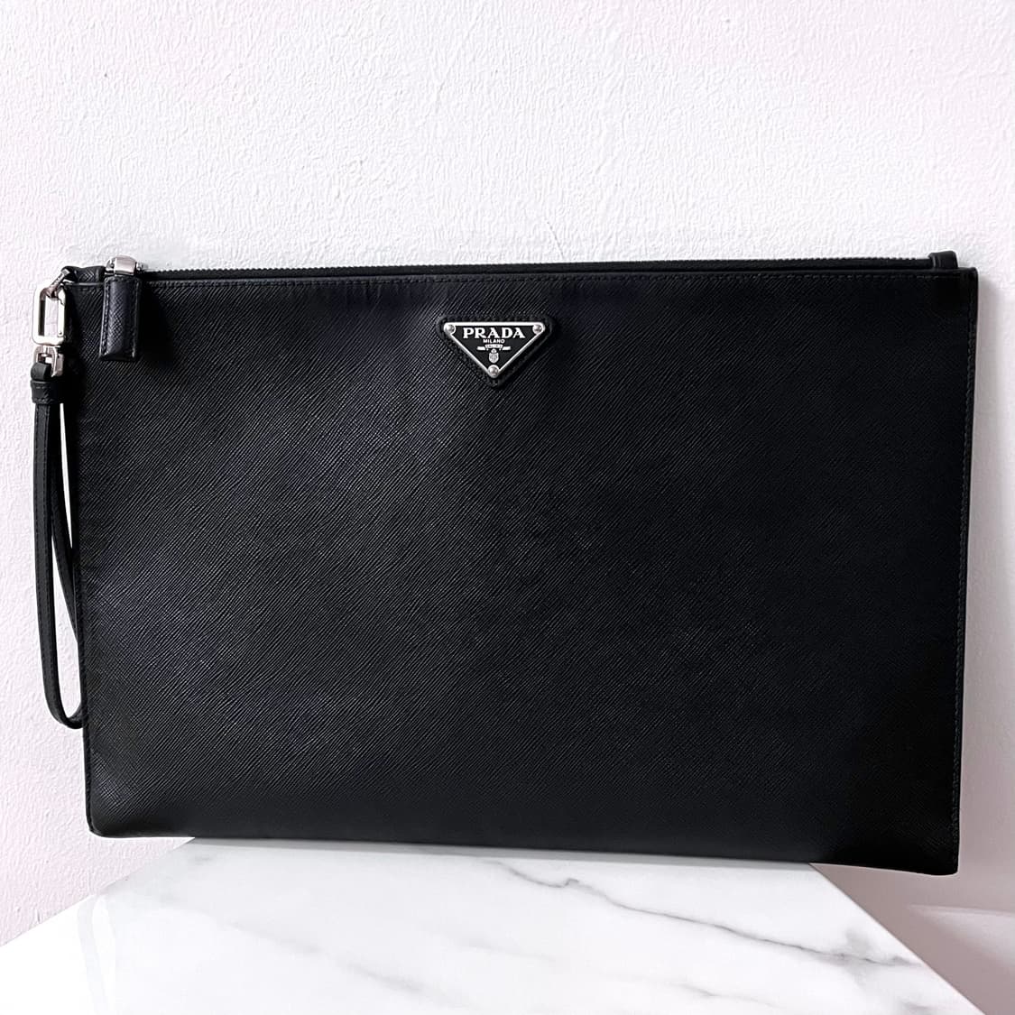 [A급/정품] 프라다 삼각로고 클러치 백 블랙 상품이미지2