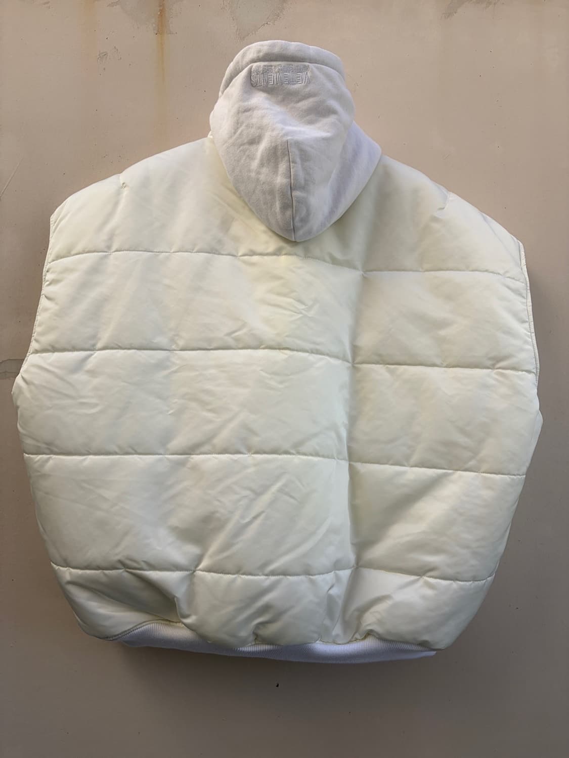 베트멍 x 알파 인더스트리 오버사이즈 후드 봄버 베스트 화이트 상품이미지3