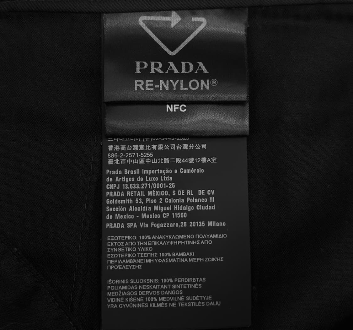 [54] 프라다 남성 삼각로고 리나일론 버뮤다 쇼츠 팬츠 반바지 블랙 상품이미지7