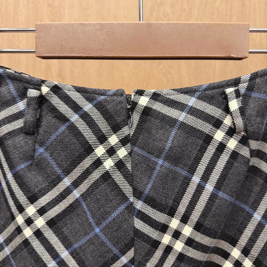 버버리 타탄 체크 A라인 미니스커트 클래식 패턴 원턱 벨트고리 그레이 상품이미지6