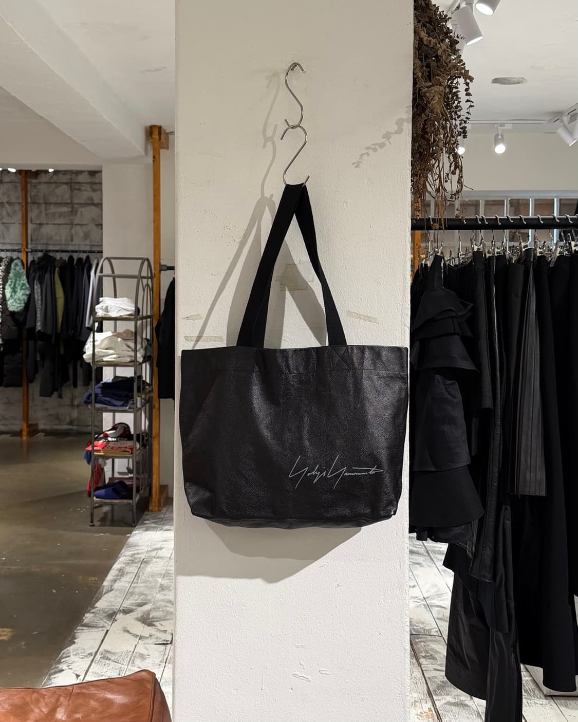 요지 야마모토 블랙 시그니처 레더 토트백 상품이미지2