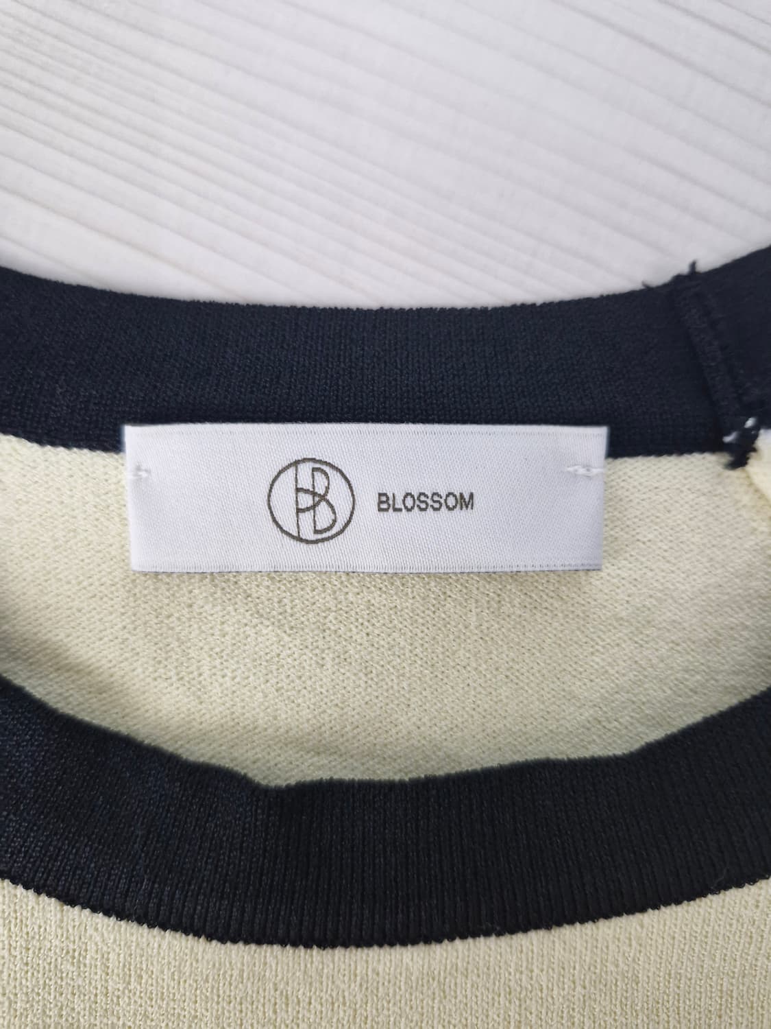 블러썸(BLOSSOM)25SS 배색 레글런 롱슬리브 상품이미지3