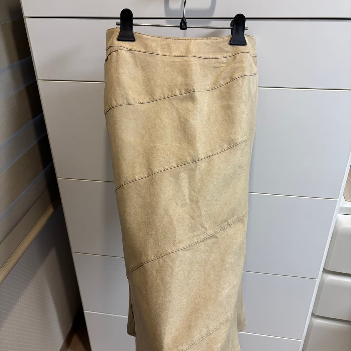 일본브랜드 스웨이드st 베이지 미디 스커트 상품이미지4