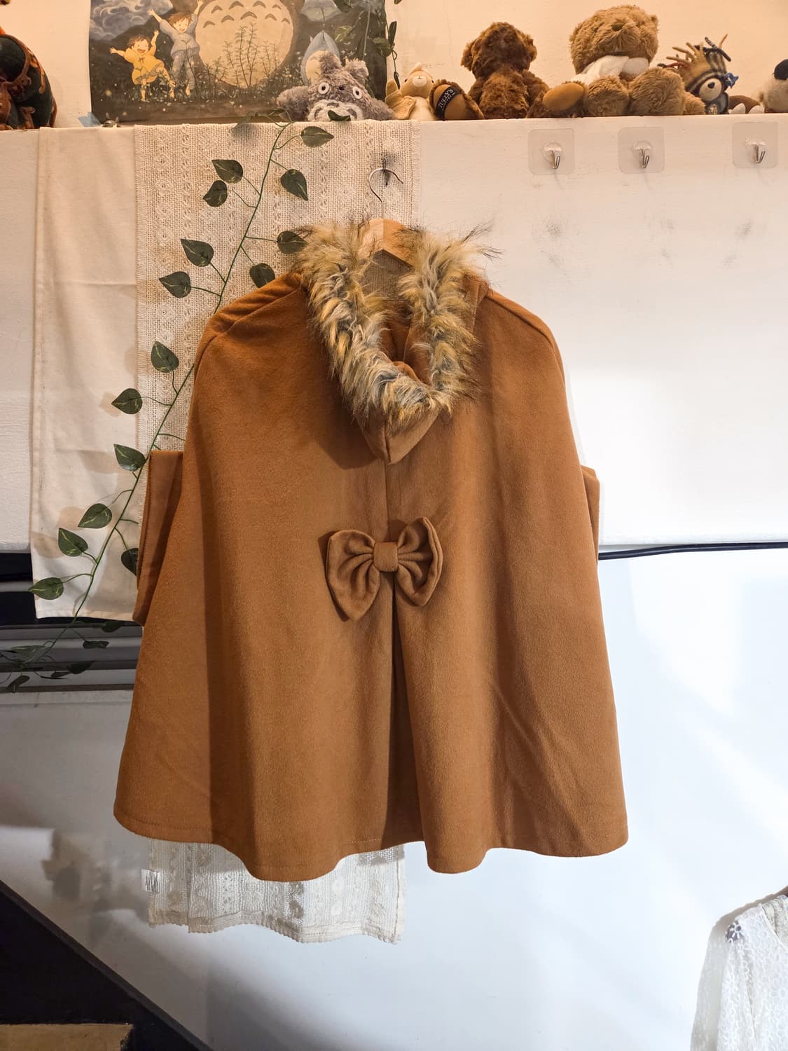 리본디테일 더플 케이프 코트 상품이미지4