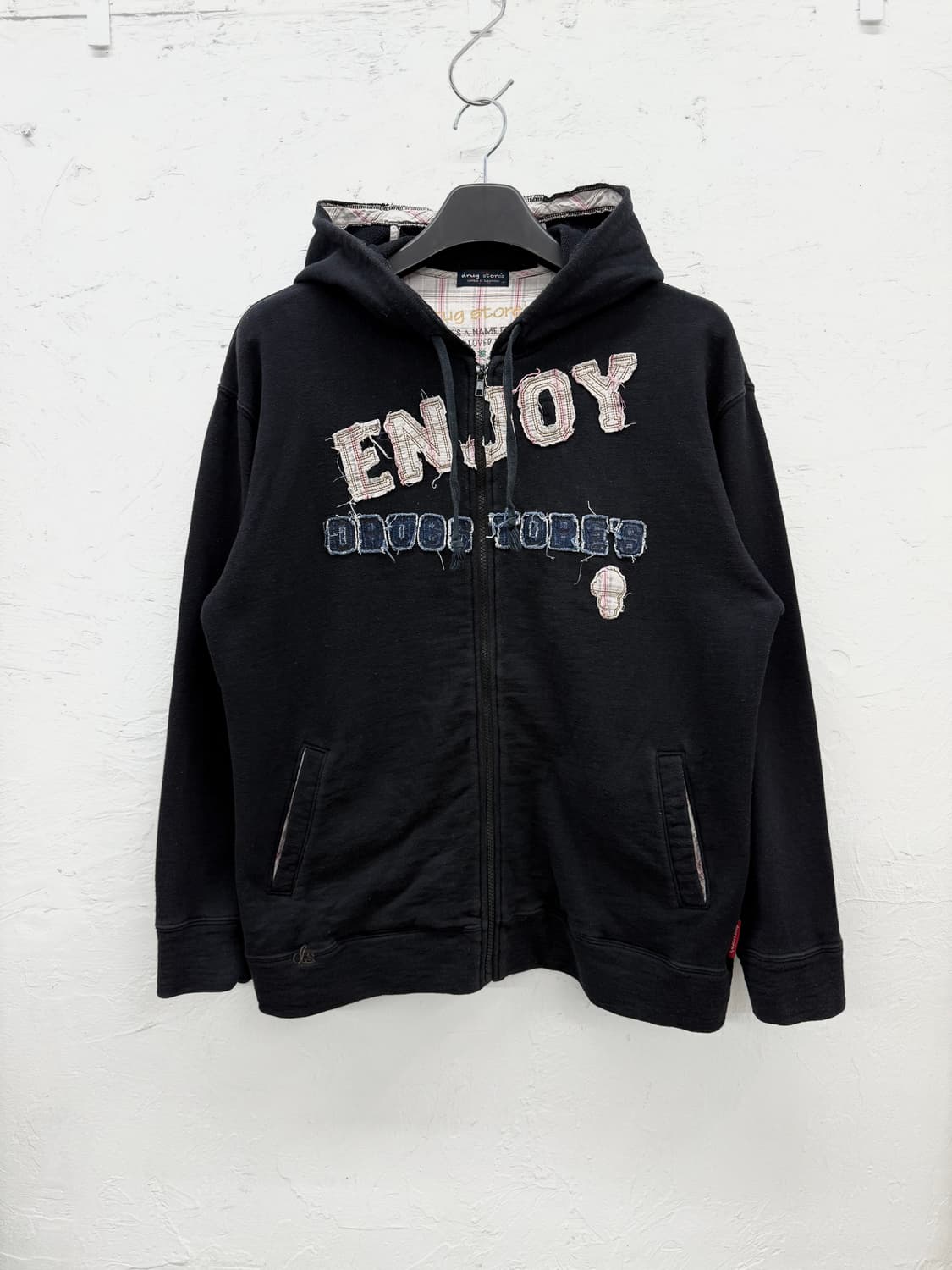 드럭스토어 아플리케 후드집업 상품이미지1