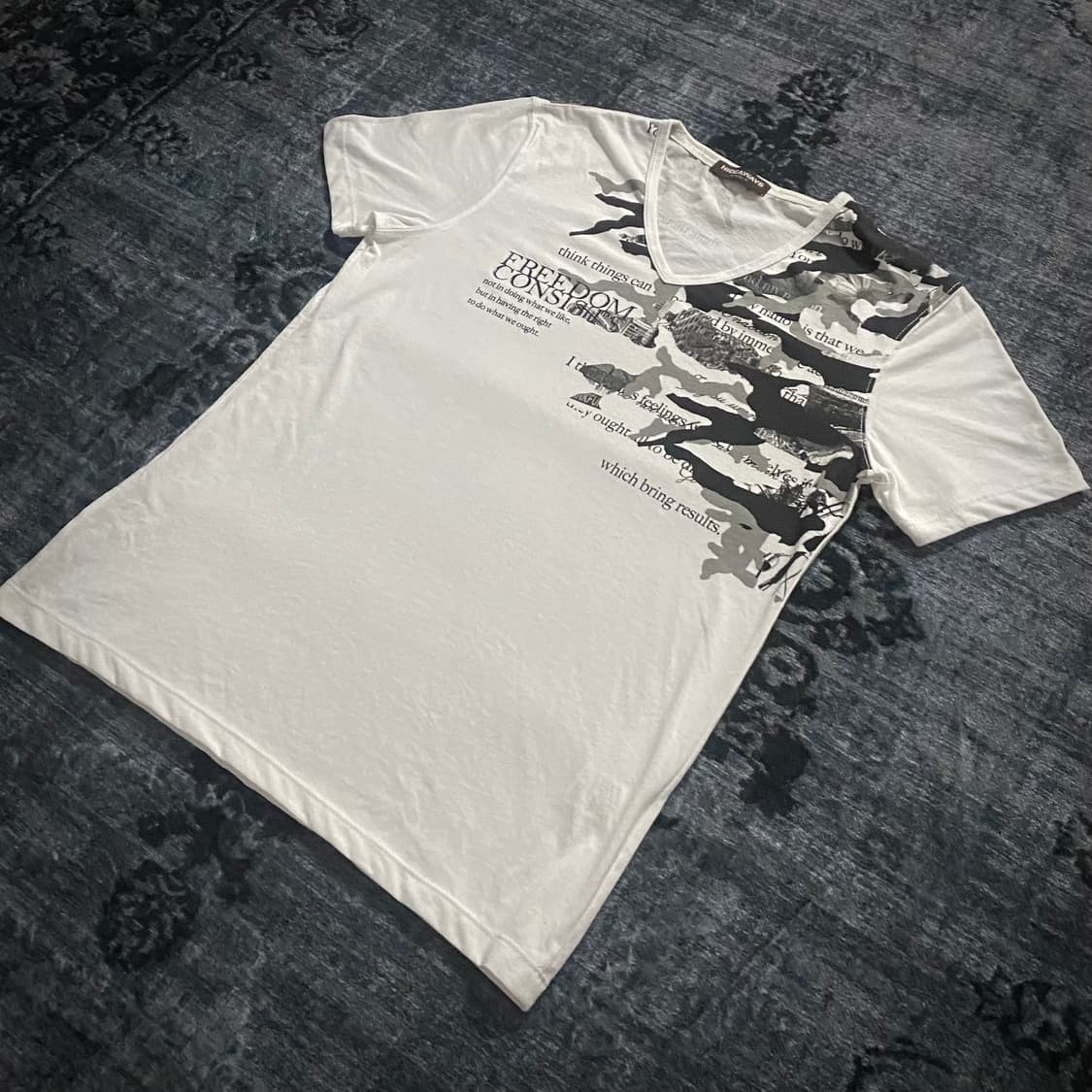 ‘HIDEAWAYS’ V-Kei Mood T-Shirt 상품이미지3