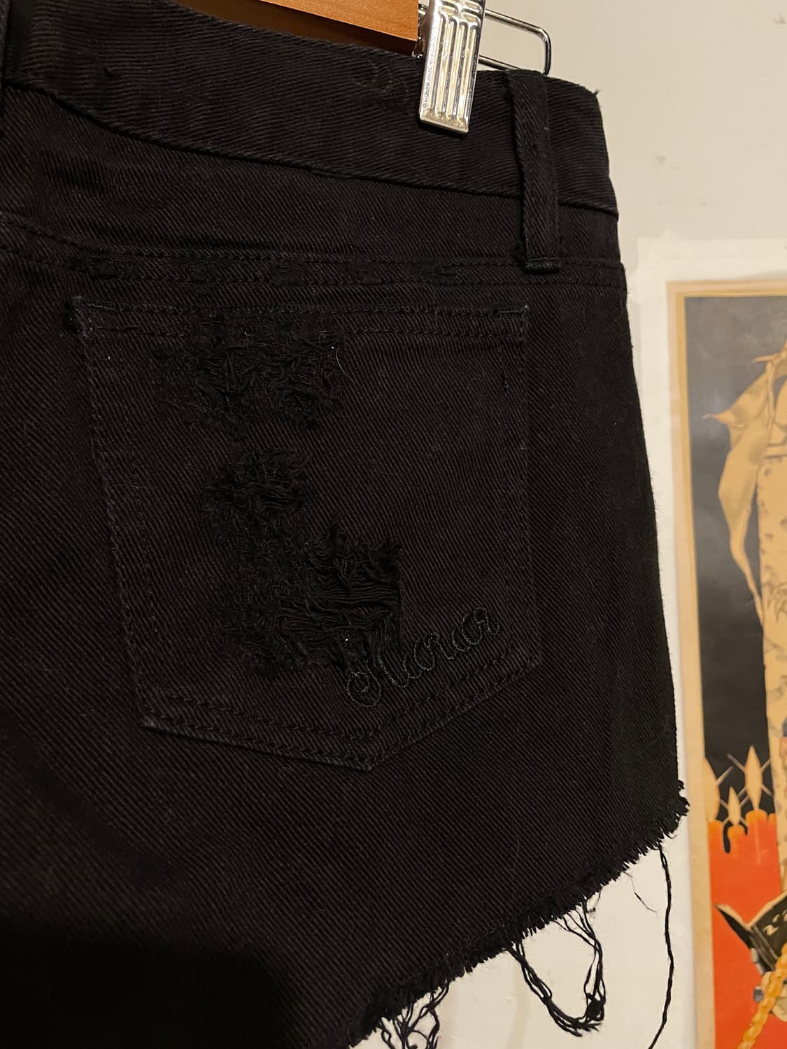 murua 그런지 디스트로이드 자수 디테일 블랙 숏팬츠 상품이미지4