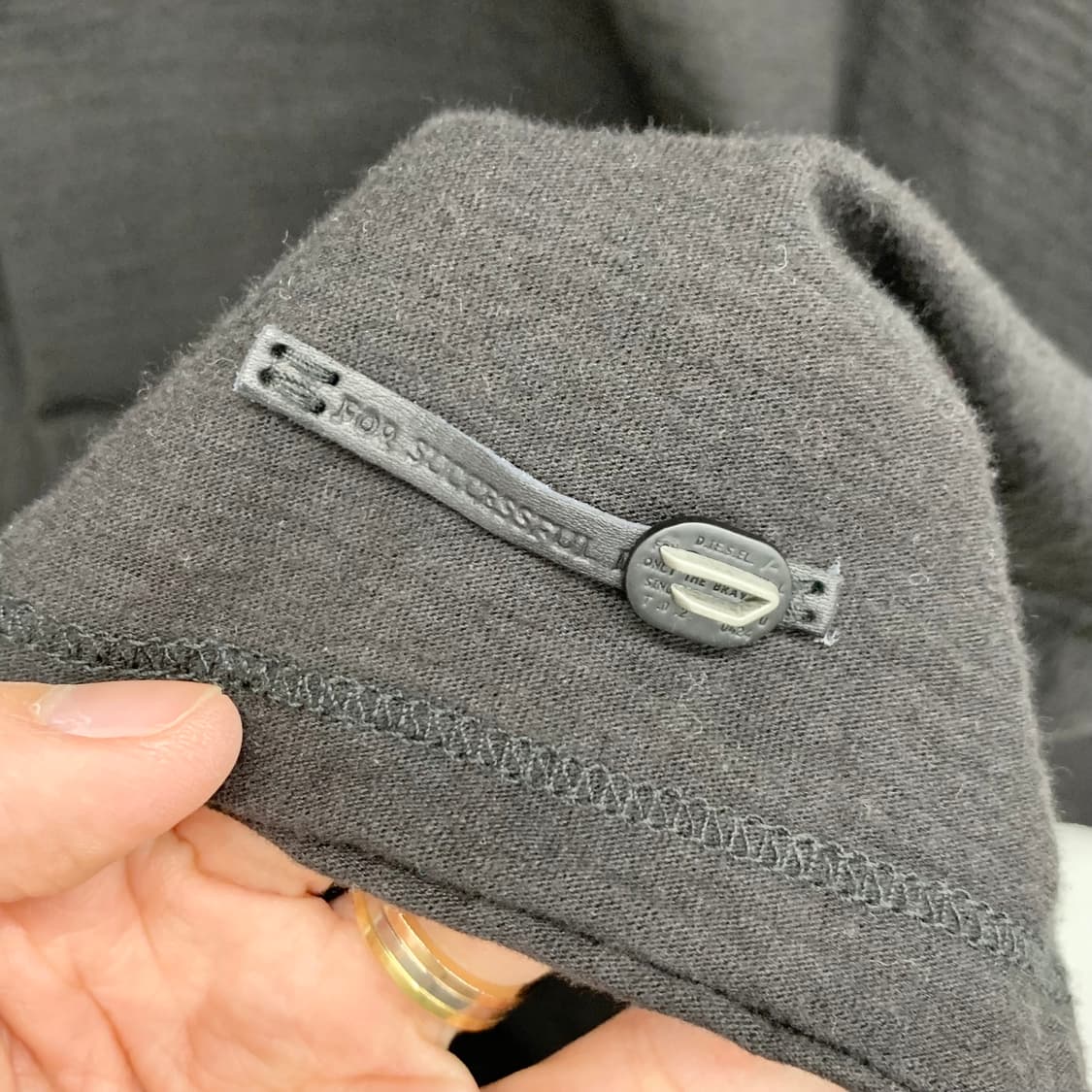 DIESEL 디젤 하프넥 롱슬리브  상품이미지4