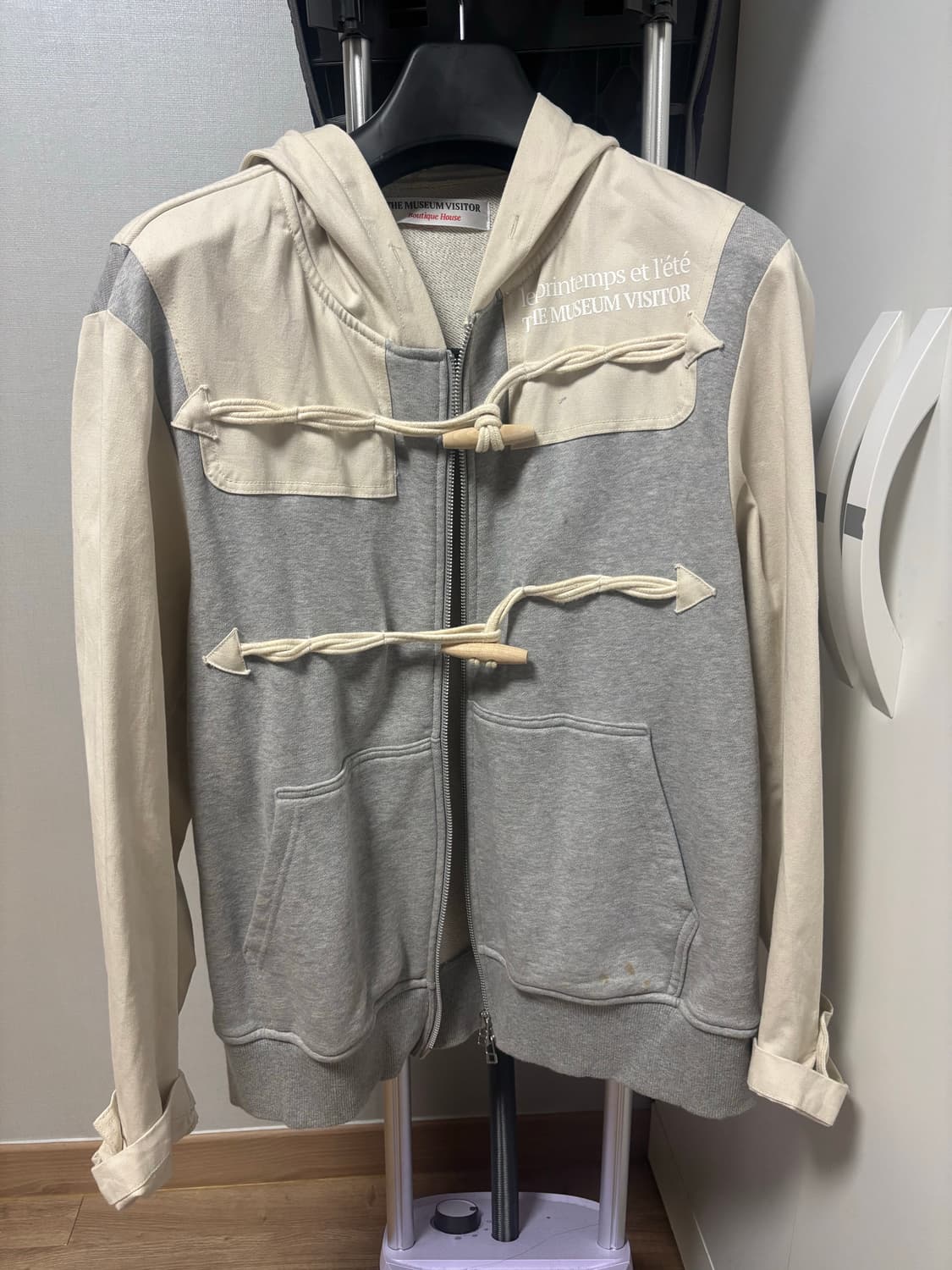 더뮤지엄비지터 후드집업 상품이미지1