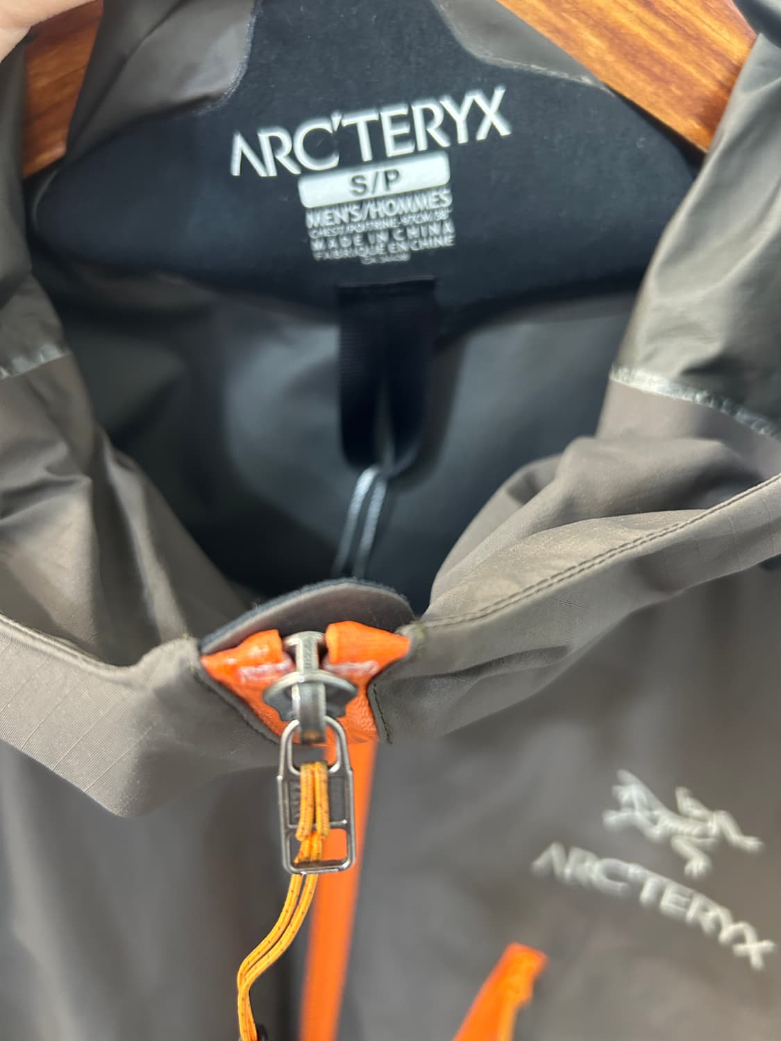 Arc'teryx 브라운/오렌지 지퍼 고어텍스 바람막이 자켓 상품이미지3
