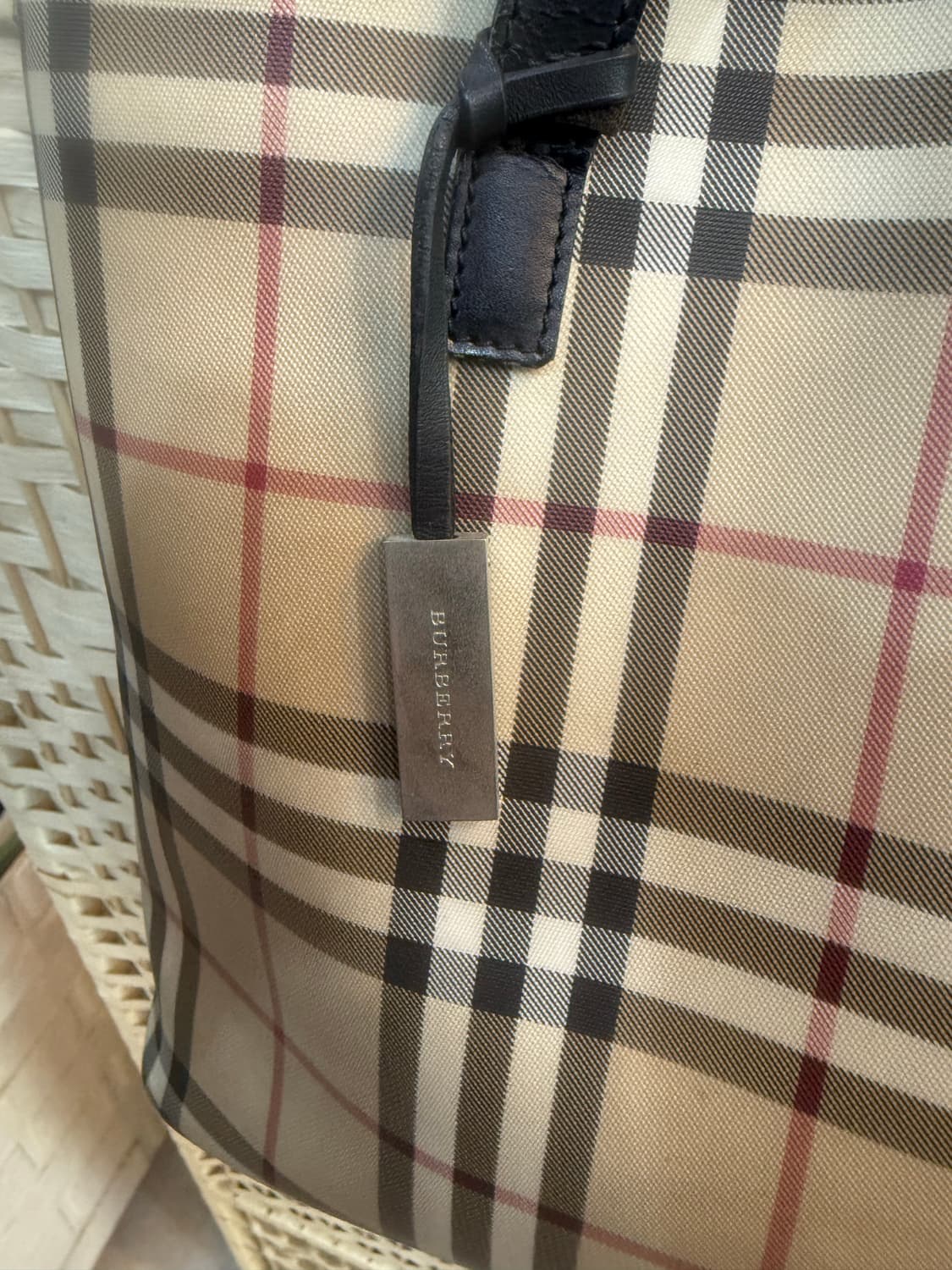 정품 버버리 노바체크 토트백 팝니다 상품이미지2