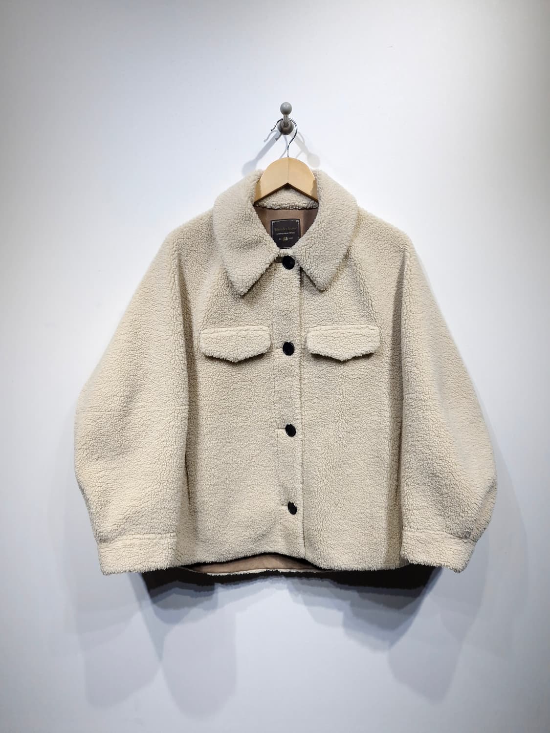 Thursday Island 써스데이아일랜드 오버핏 보아 무스탕 상품이미지4