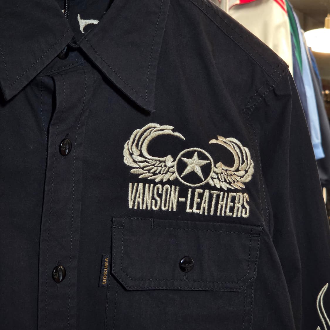 밴슨 레더 스컬 플레임 자수 셔츠 상품이미지3