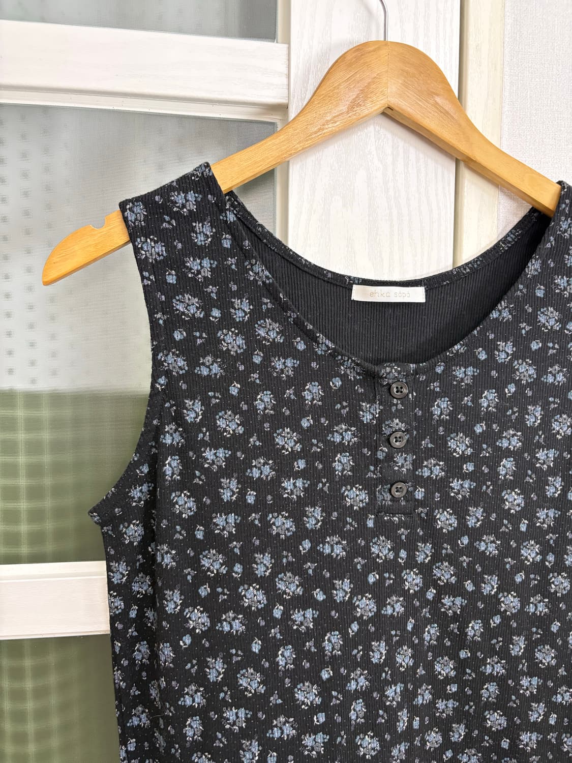 블랙 잔꽃 도트 슬리브리스 상품이미지2