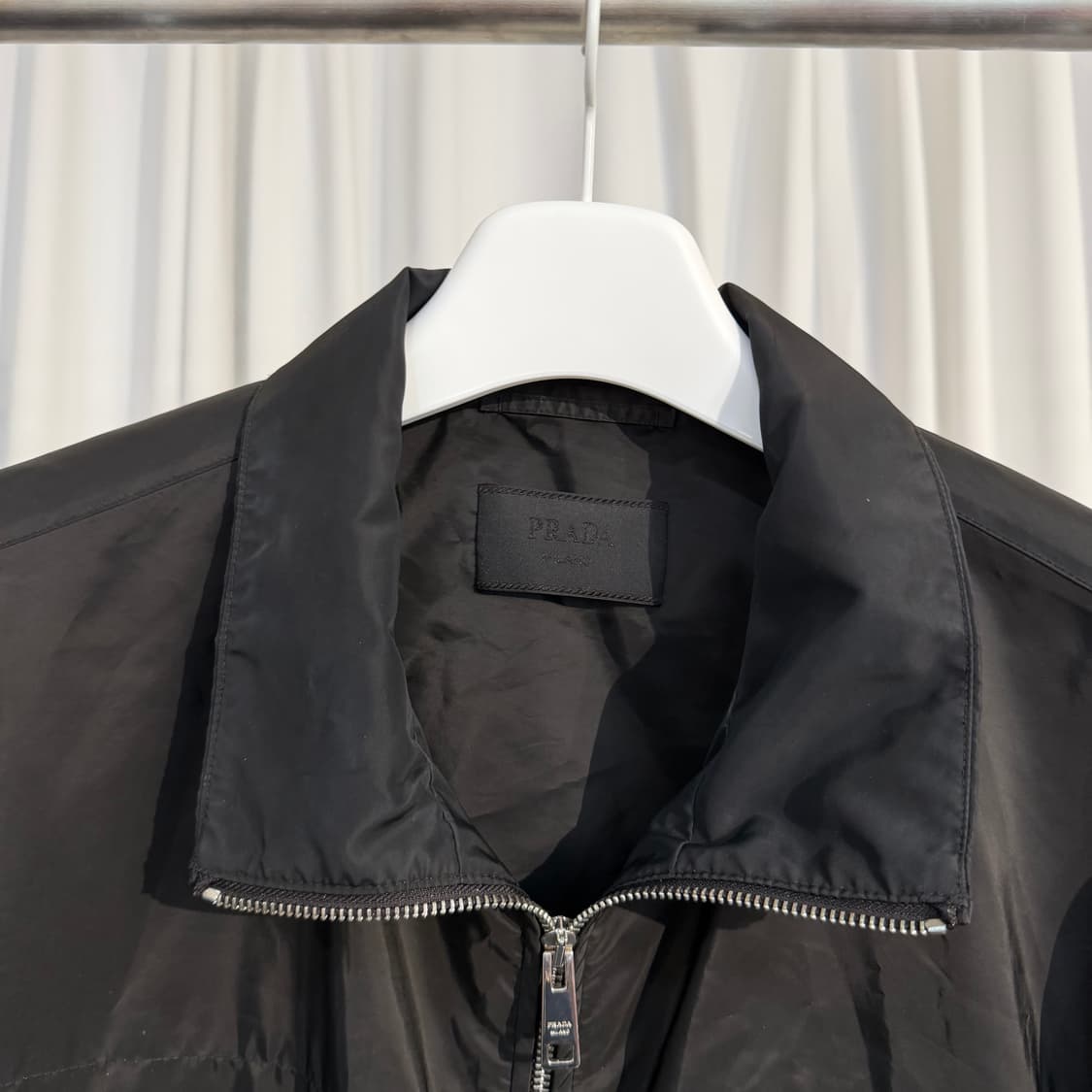(58) 프라다 리나일론 삼각로고 바람막이 상품이미지3
