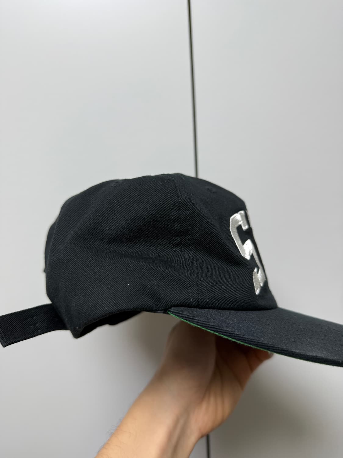 스투시 스투 아치 스트랩백 캡 블랙 판매합니다 상품이미지3