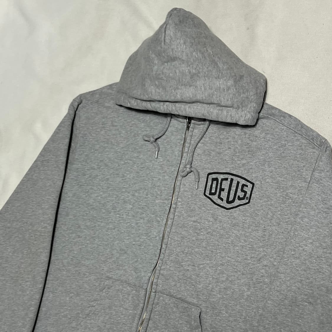L 데우스 엑스 마키나 서울 어드레스 그레이 후드 집업 상품이미지2