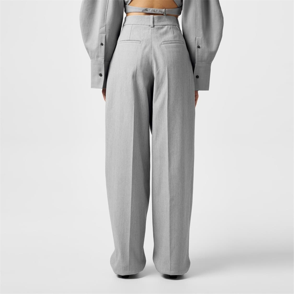 (26)자크뮈스(JACQUEMUS)  르 크루지오 그레이 팬츠 상품이미지3