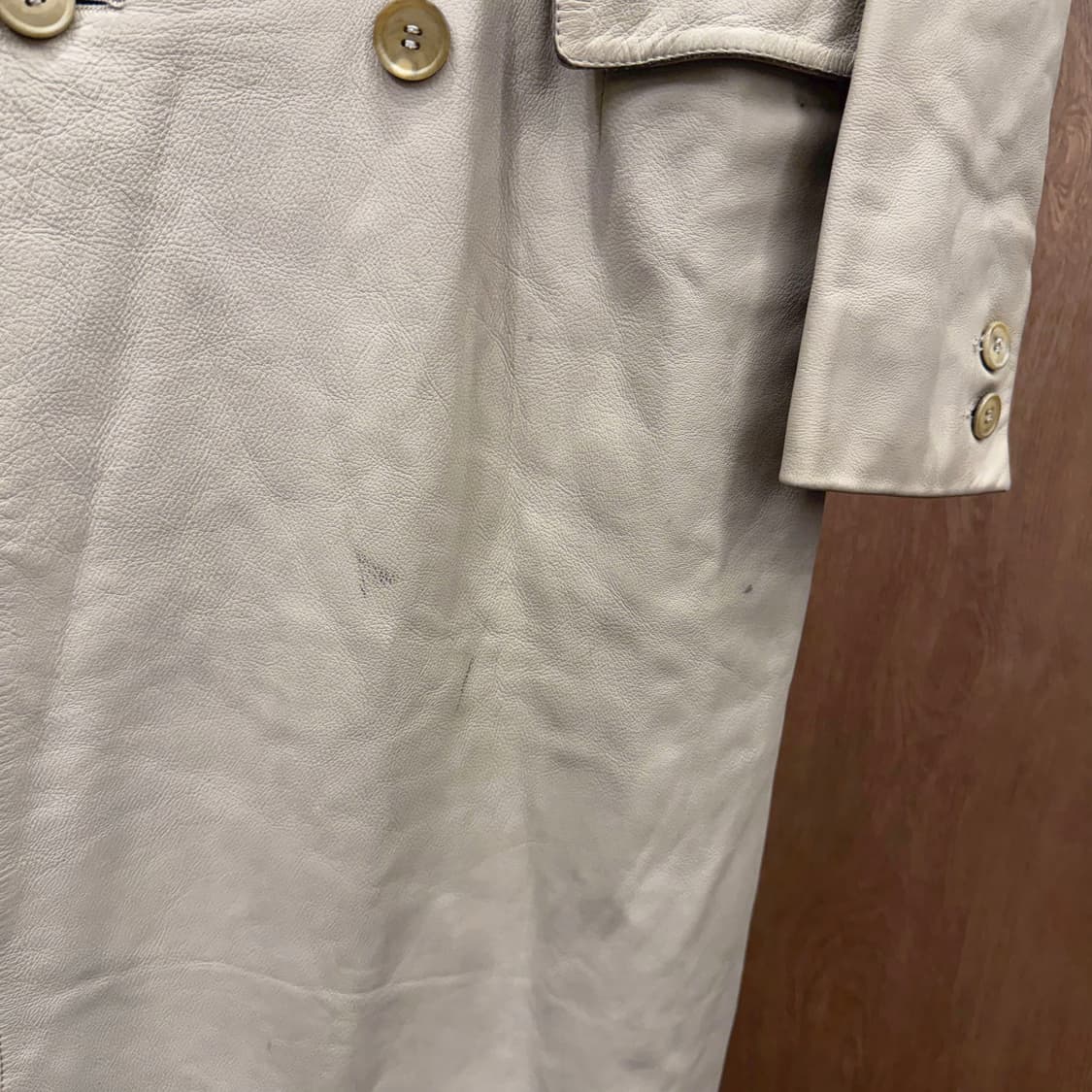 아페쎄 레더 롱 코트 더블 브레스트 와이드 라펠 디테일 레귤러핏 베이지 상품이미지8