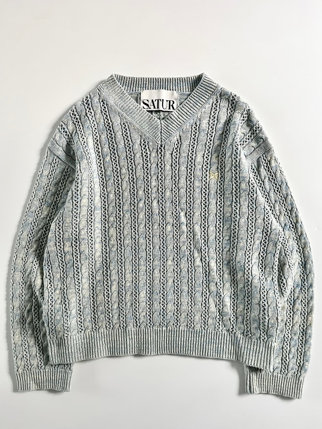 Satur 새터 자수로고 베이비블루 케이블 크로쉐 니트 상품이미지1