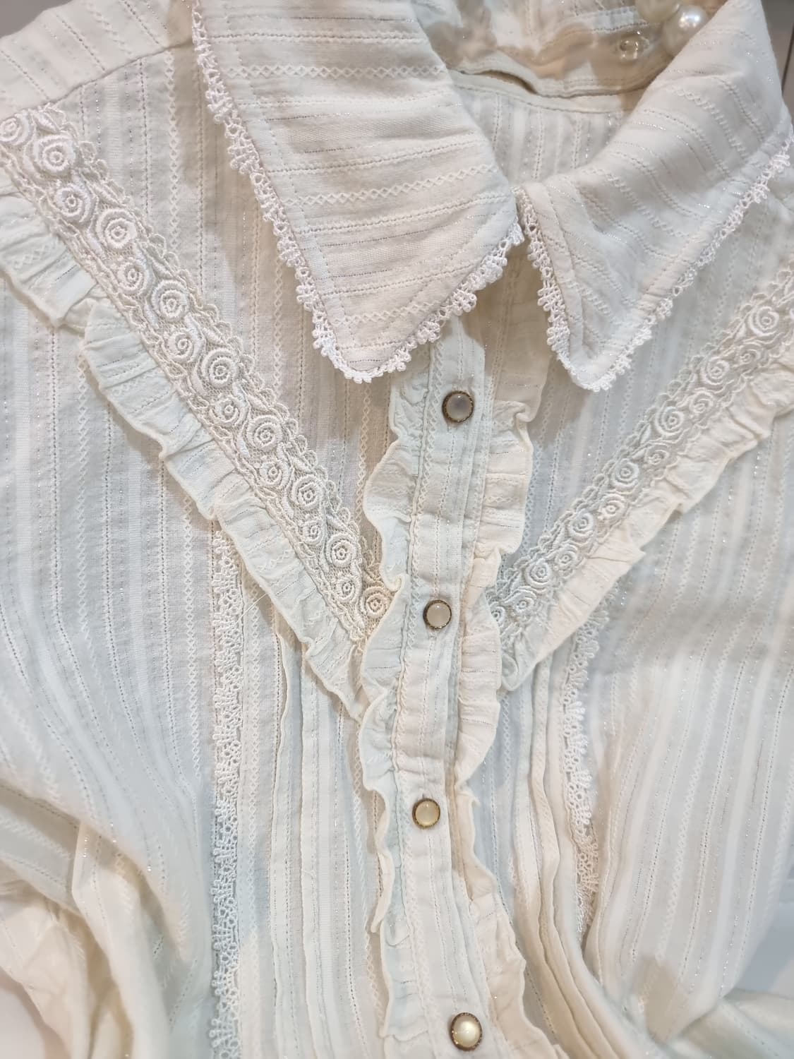 axes femme(엑시즈 팜므) 로맨틱 레이스 카라 블라우스 상품이미지2