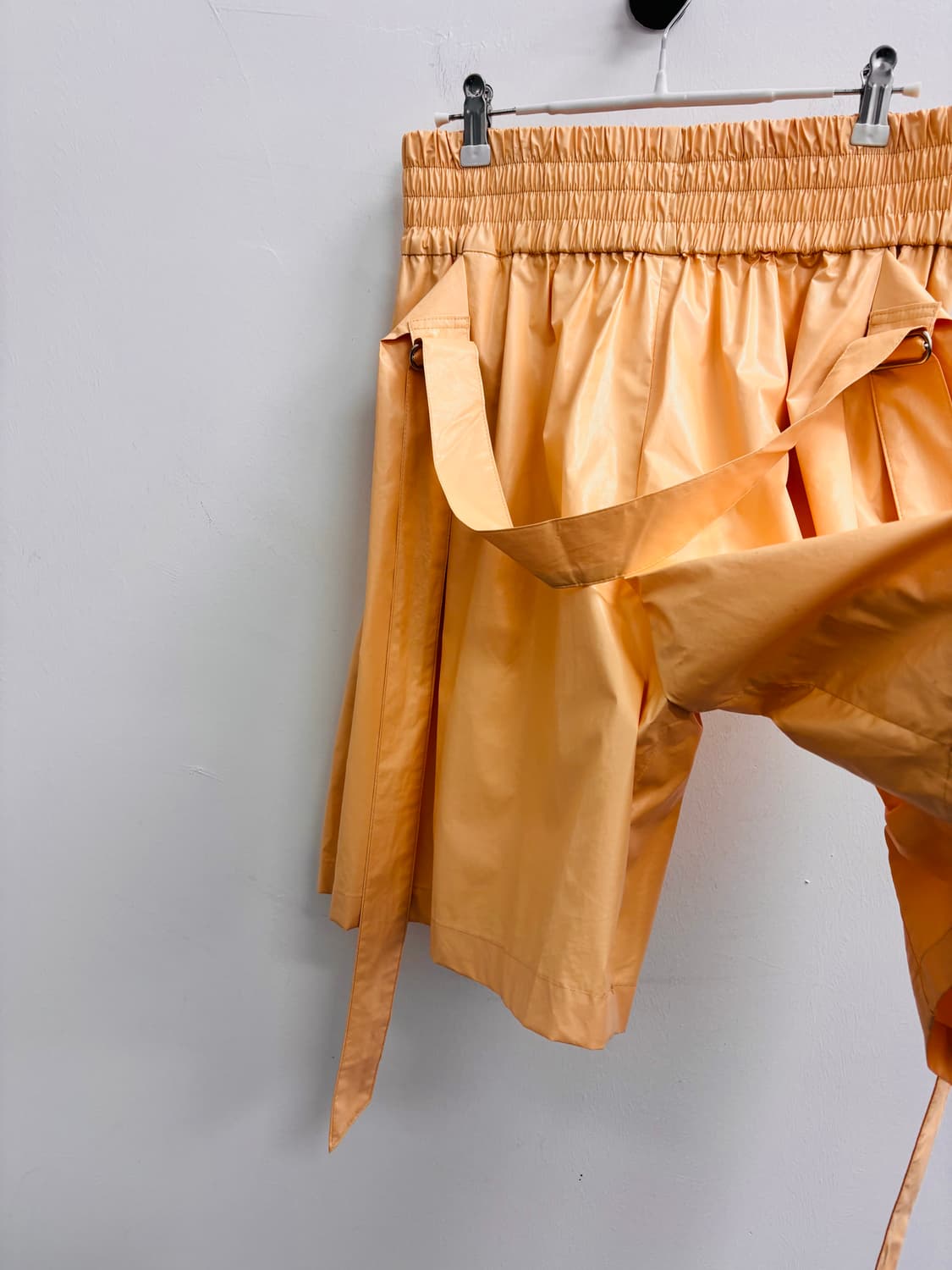 시스템(SYSTEM) 페이크 레더 밴딩 하프 팬츠 피치 상품이미지2