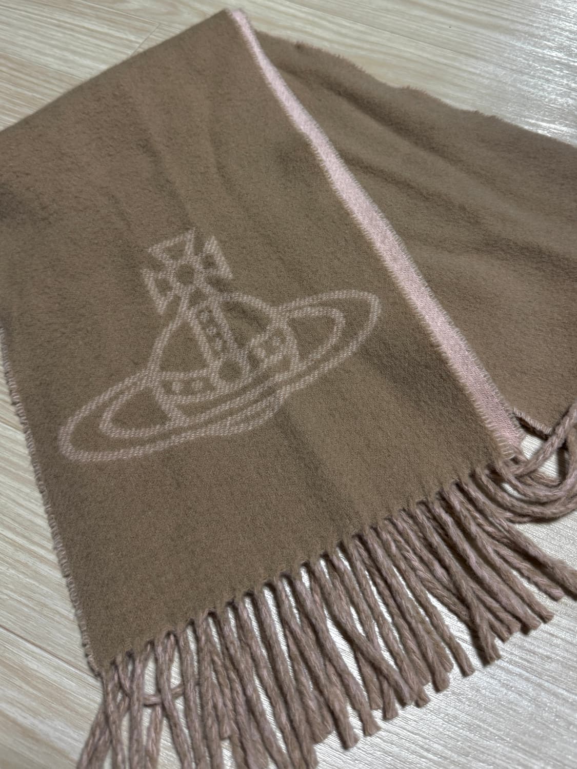 비비안 웨스트우드 양면 머플러 상품이미지1